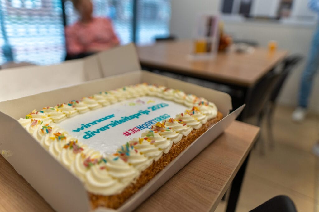 Taart met tekst 'Winnaar diversiteitsprijs 2023' #jijhoorterbij