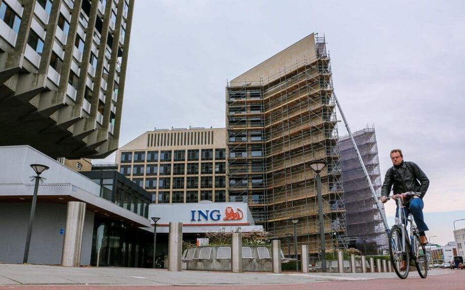 ING kantoorgebouw op de Tesselschadestraat in Leeuwarden