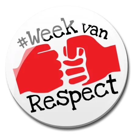 Button van Week van de respect met twee vuisten die elkaar een boks geven en de tekst #WeekVanRespect